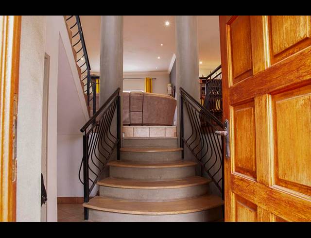 3 BEDROOM TOWNHOUSE FOR SALE IN FAERIE GLEN